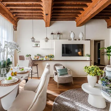 شقة The Mosaic House لوكا