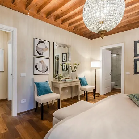 The Mosaic House * ルッカ