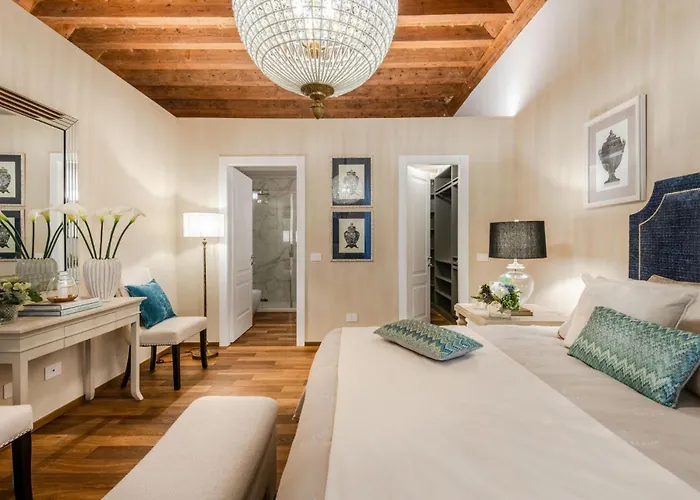 The Mosaic House * ルッカ