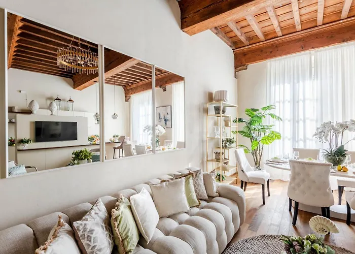 アパート The Mosaic House ルッカ